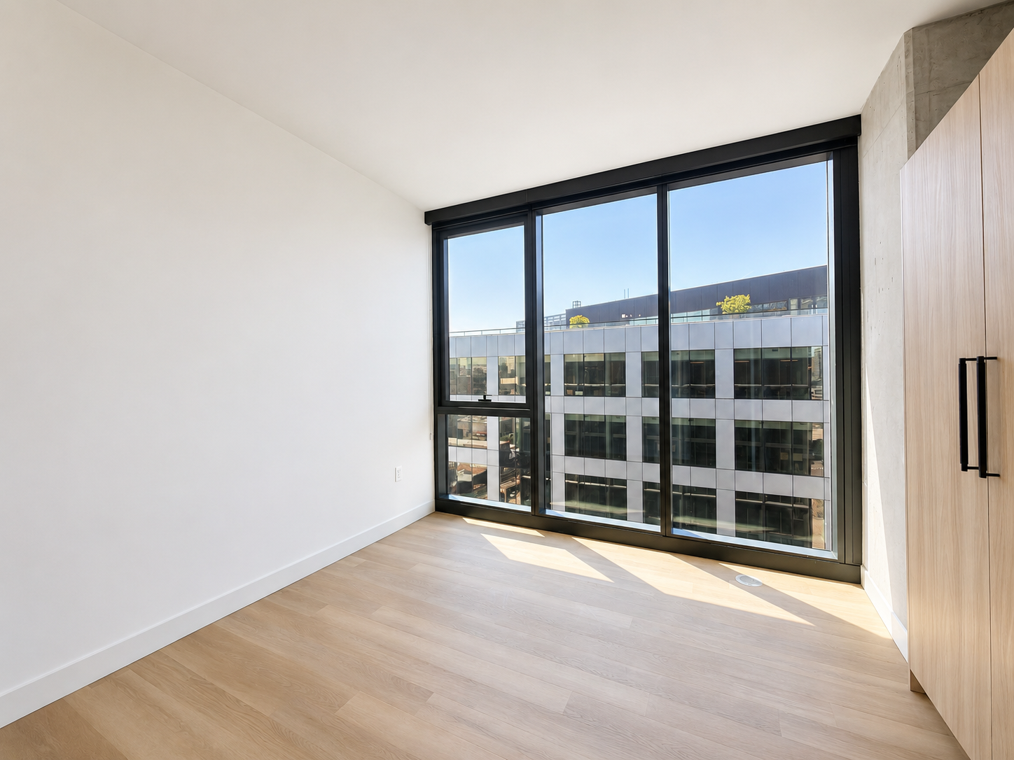 Living area in Large 1BR + Den - Unit 02, Unit 2 at Stead 220, Fulton Market