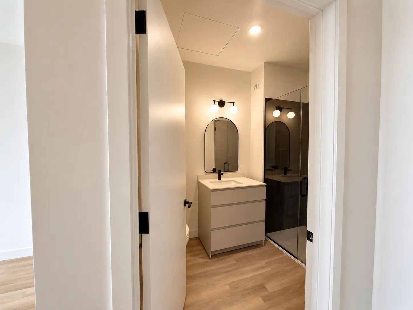 Living area in PH Medium Studio - Unit 2809, Unit 2809 at Stead 220, Fulton Market