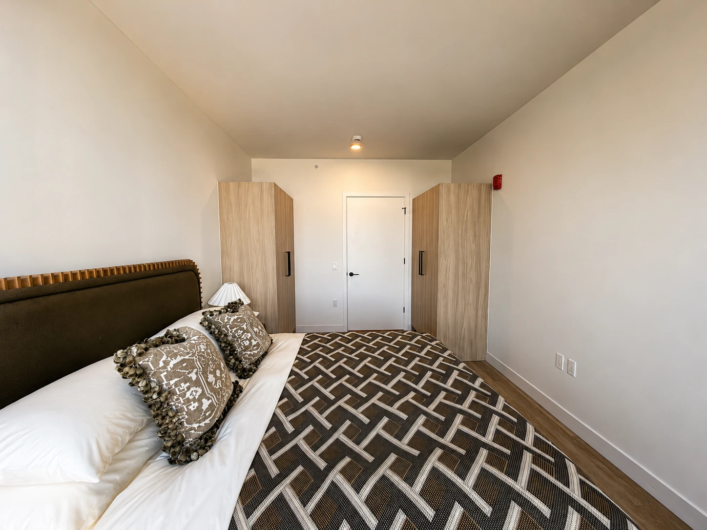 Living area in Medium 1BR - Unit 04, Unit 4 at Stead 220, Fulton Market