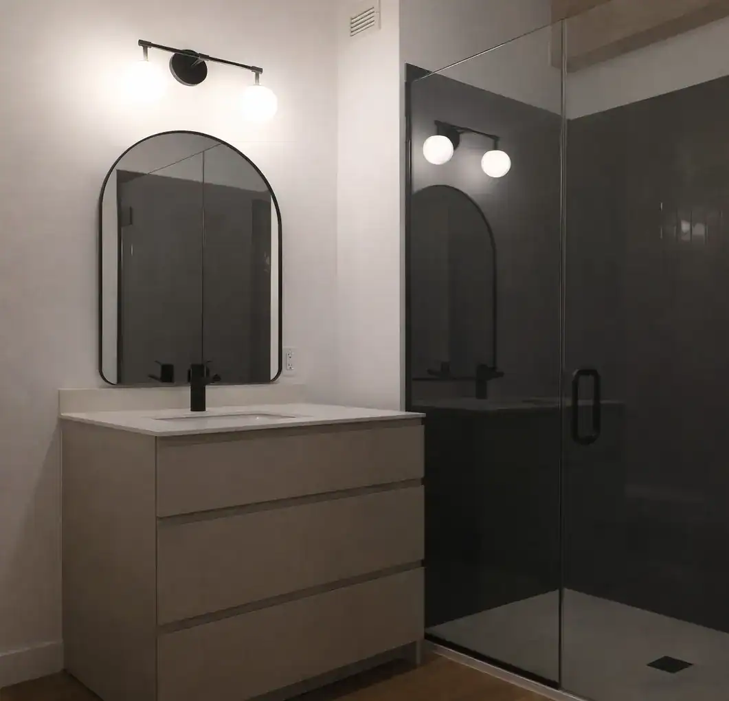 Unit 08 Bathroom